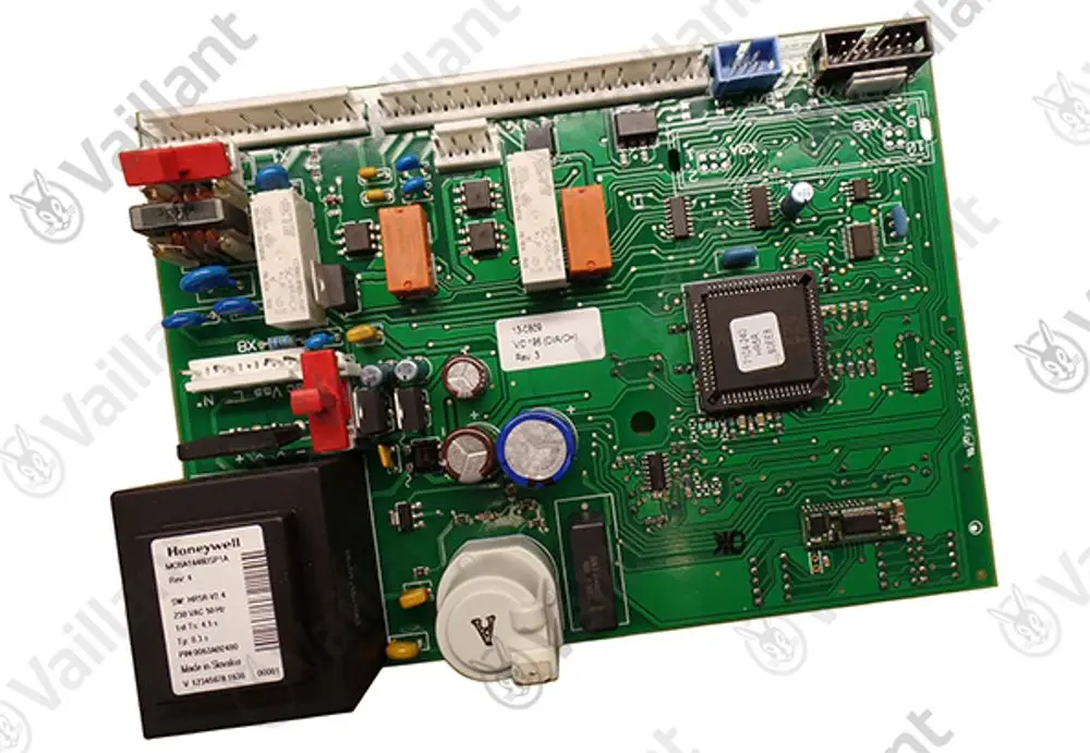 Vaillant Leiterplatte mit verschiedenen Komponenten wie Relais, Steckverbindungen und einem Mikrocontroller auf einer grünen Platine.